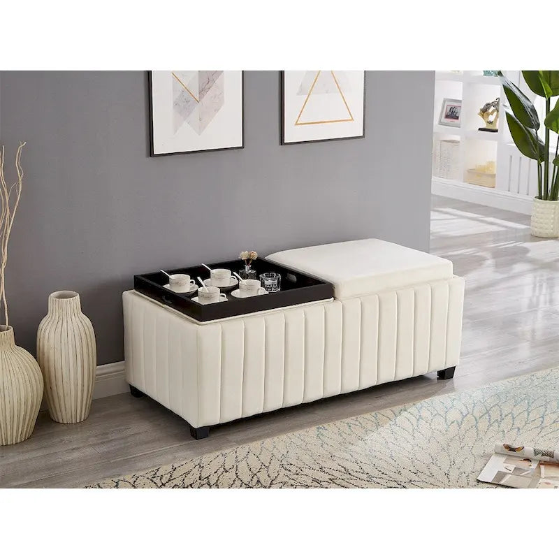 Panca contenitore imbottita beige con dettagli a canali verticali e parte superiore imbottita